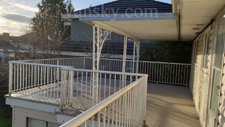 201219073431_Sun Deck.jpg